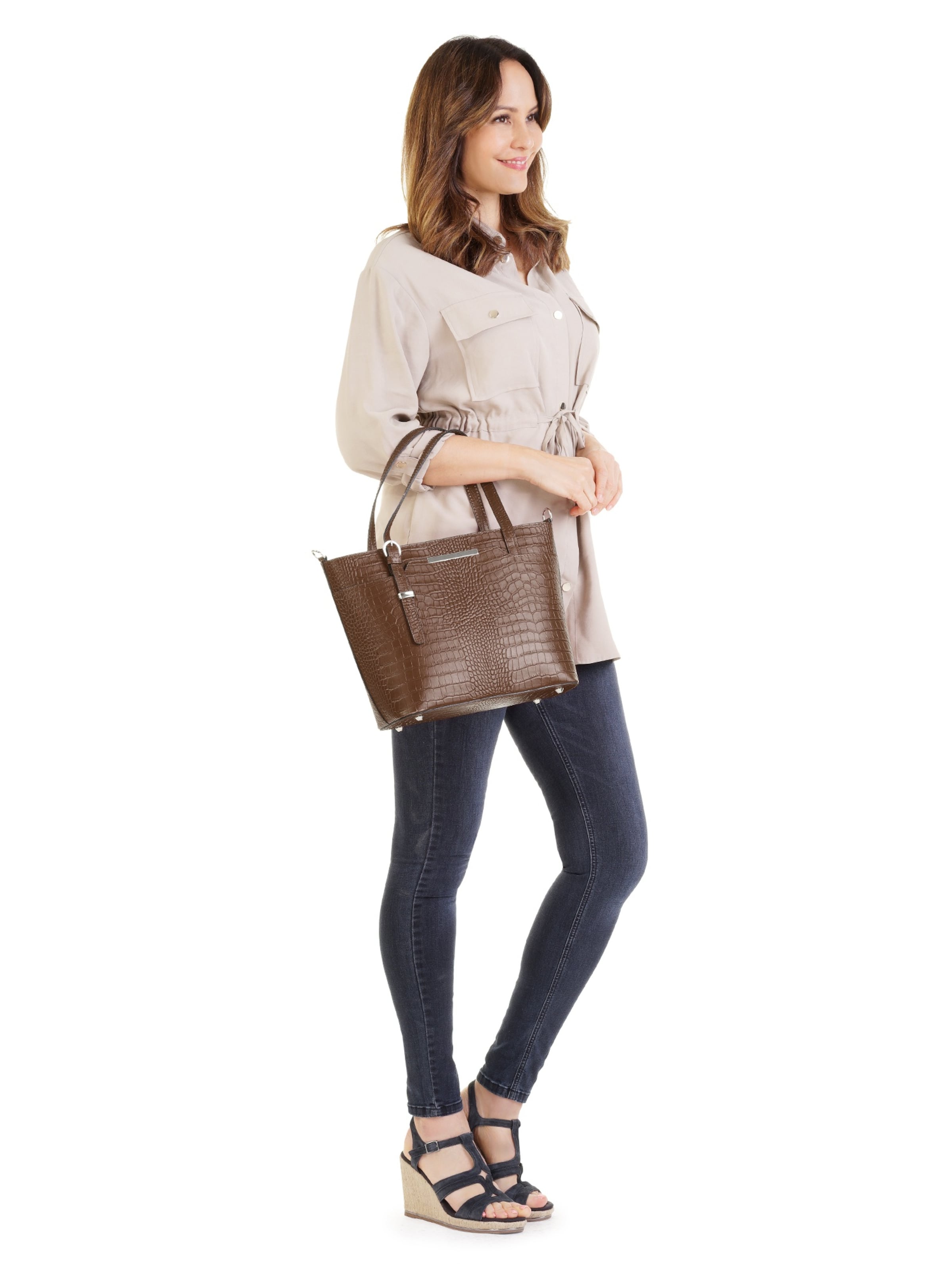 Cluty Handbag in Brown: front