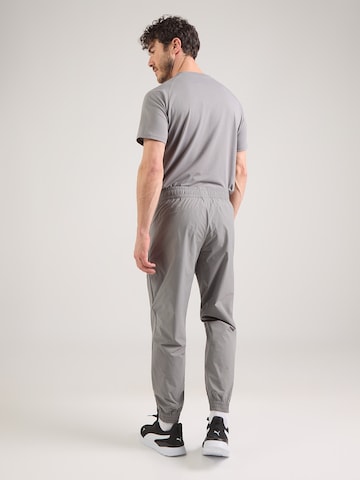 pelēks PUMA Pakapēniski sašaurināts piegriezums Sporta bikses 'PUMATECH': no aizmugures