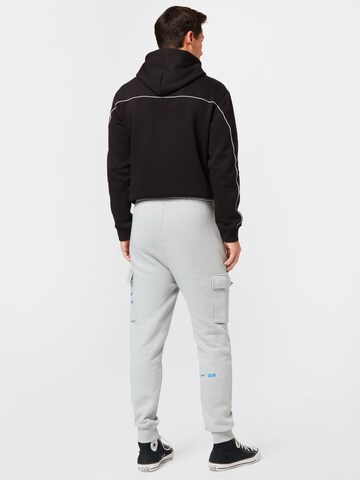 Tapered Pantaloni cu buzunare de la Nike Sportswear pe gri