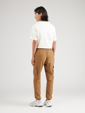 Effilé Pantalon de sport 'Vibe' UNDER ARMOUR en marron
