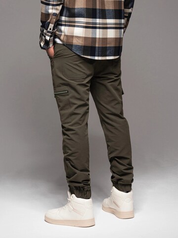 Ombre Regular Sports trousers 'OM-PAJO-0200' in Green
