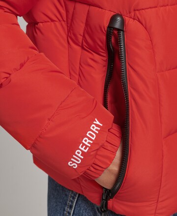 Superdry Talvitakki värissä punainen