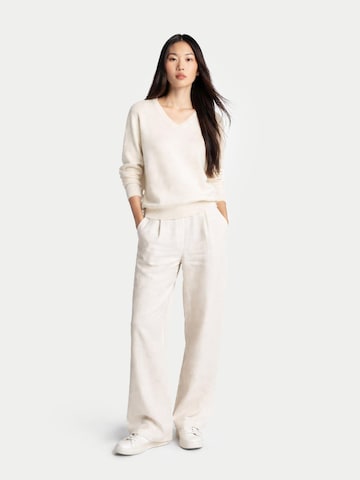 GOBI Cashmere Tröja 'Women's Essential Cashmere V-Neck Sweater' i vit