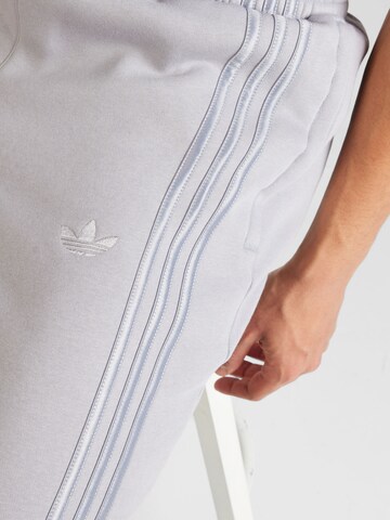 Effilé Pantalon ADIDAS ORIGINALS en gris