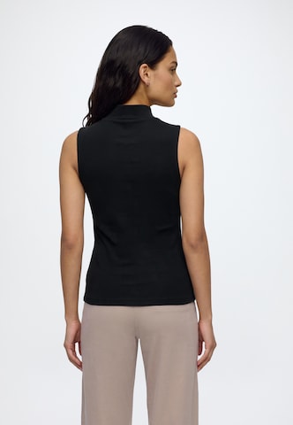 Top de la GAP pe negru