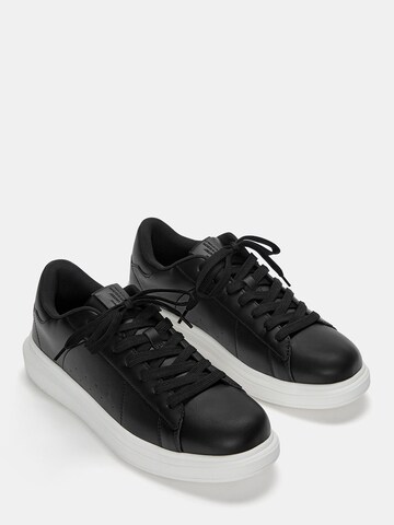 Sneaker bassa di Pull&Bear in nero