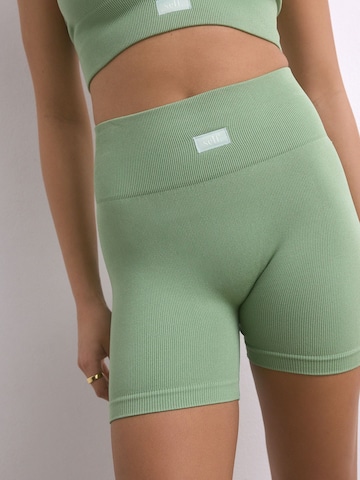 Skinny Leggings di self. in verde