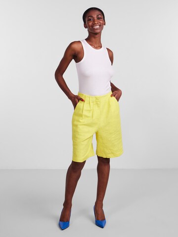 Loosefit Pantaloni con pieghe 'Tancy' di Y.A.S in giallo