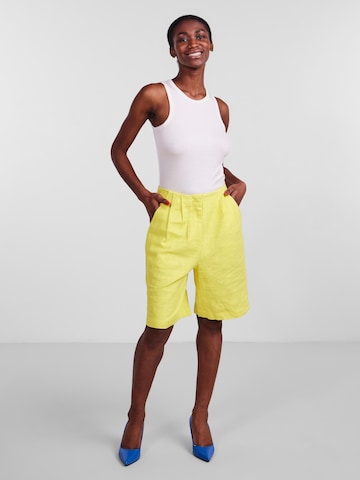 Loosefit Pantaloni con pieghe 'Tancy' di Y.A.S in giallo