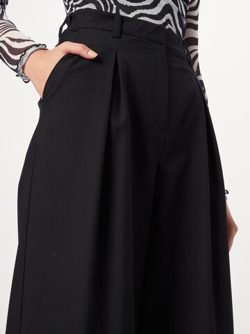 WEEKDAY Wide leg Pleat-Front Pants in Black