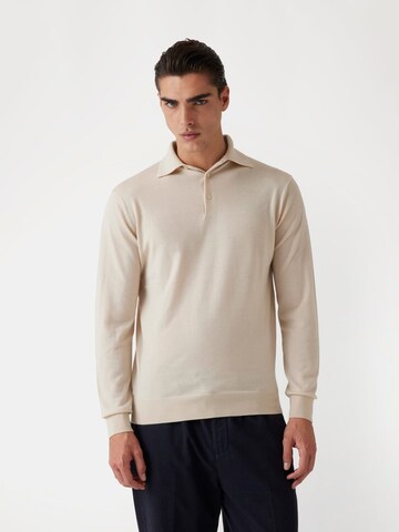 GUESS Sweater in Beige: front