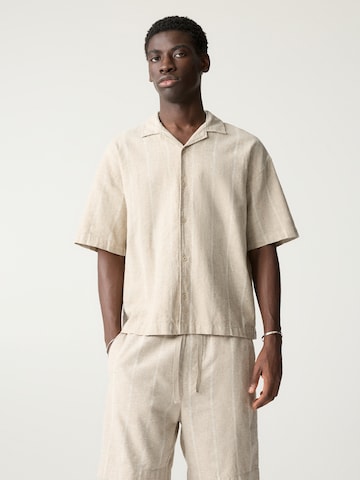 Comfort fit Camicia di Pull&Bear in beige: frontale