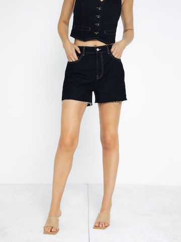 ABOUT YOU x Toni Garrn Regular Shorts 'Theres' in Blau: predná strana