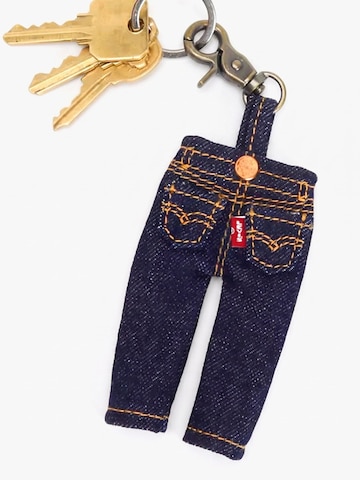 LEVI'S ® Breloczek do kluczy 'LEVI'S® MINI 501® CHARM OCEAN INDIGO WASH' w kolorze niebieski
