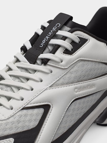 Baskets basses 'HIKE RUNNER' Calvin Klein en blanc