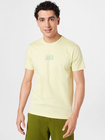 T-Shirt Calvin Klein en jaune : devant