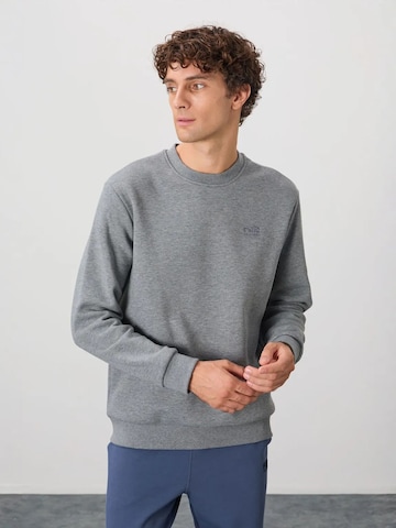 Tommy Life Sweatshirt in Grijs: voorkant