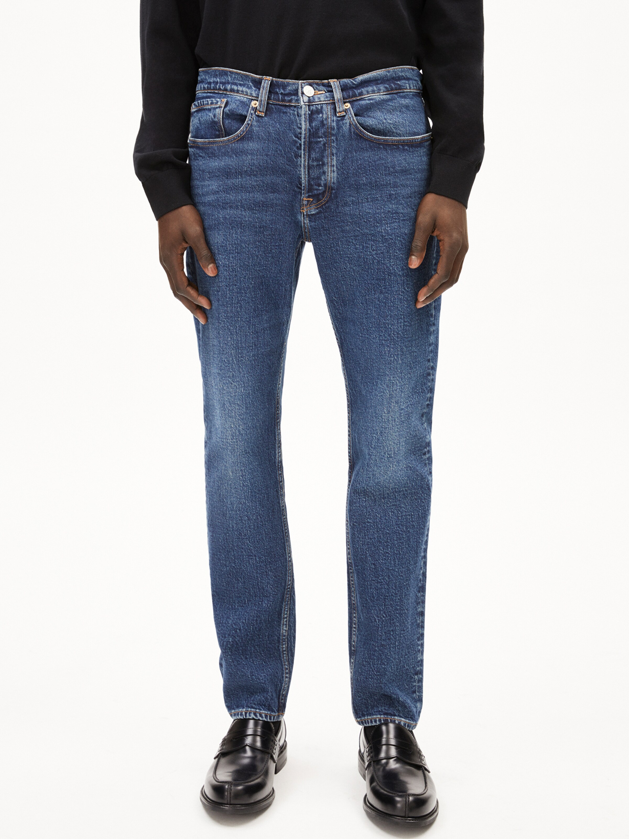 Regular Jean ' DYLAANO ' ARMEDANGELS en bleu : devant