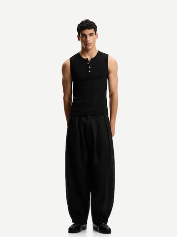 Loosefit Pantaloni con pieghe di Bershka in nero