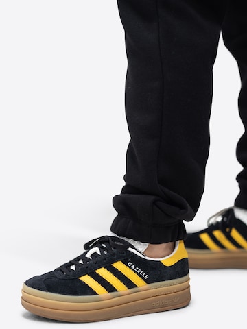 TATES Tapered Workout Pants in Black