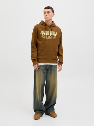 JACK & JONES Sweatshirt in Bruin