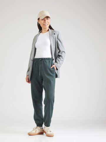 Tapered Pantaloni 'PCCHILLI' di PIECES in verde