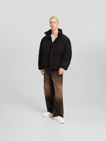 Bershka Prehodna jakna | črna barva