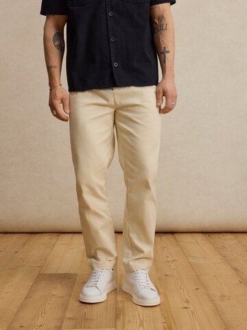 DAN FOX APPAREL Regular Панталон 'Furkan' в бяло: отпред