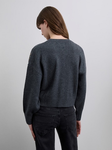 Scalpers Pullover in Grau