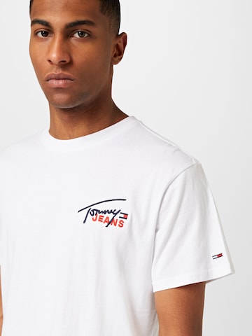 Tommy Jeans قميص بلون أبيض