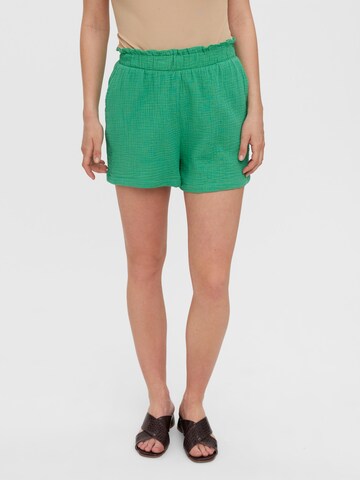 Regular Pantalon 'NATALI' VERO MODA en vert : devant