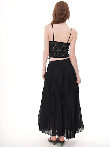 yoligex Top 'Black Eyelash Floral Lace Corset Cami Top, Sweetheart V Neck Boned Sheer Bustier Crop Top' in Black