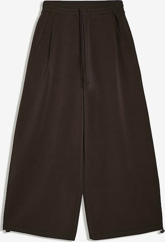 Barrel Pantaloni cutați de la Bershka pe maro: față
