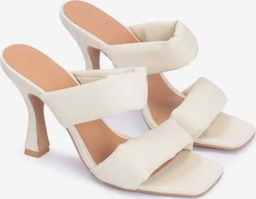 Kazar Pumps in Beige