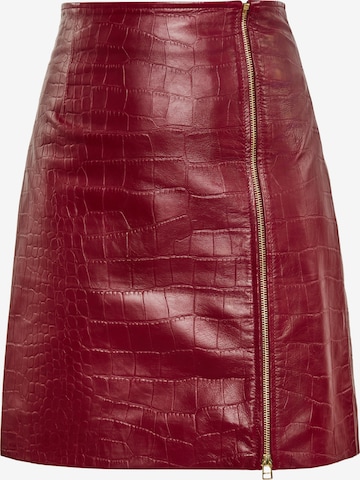 faina Пола в червено: отпред