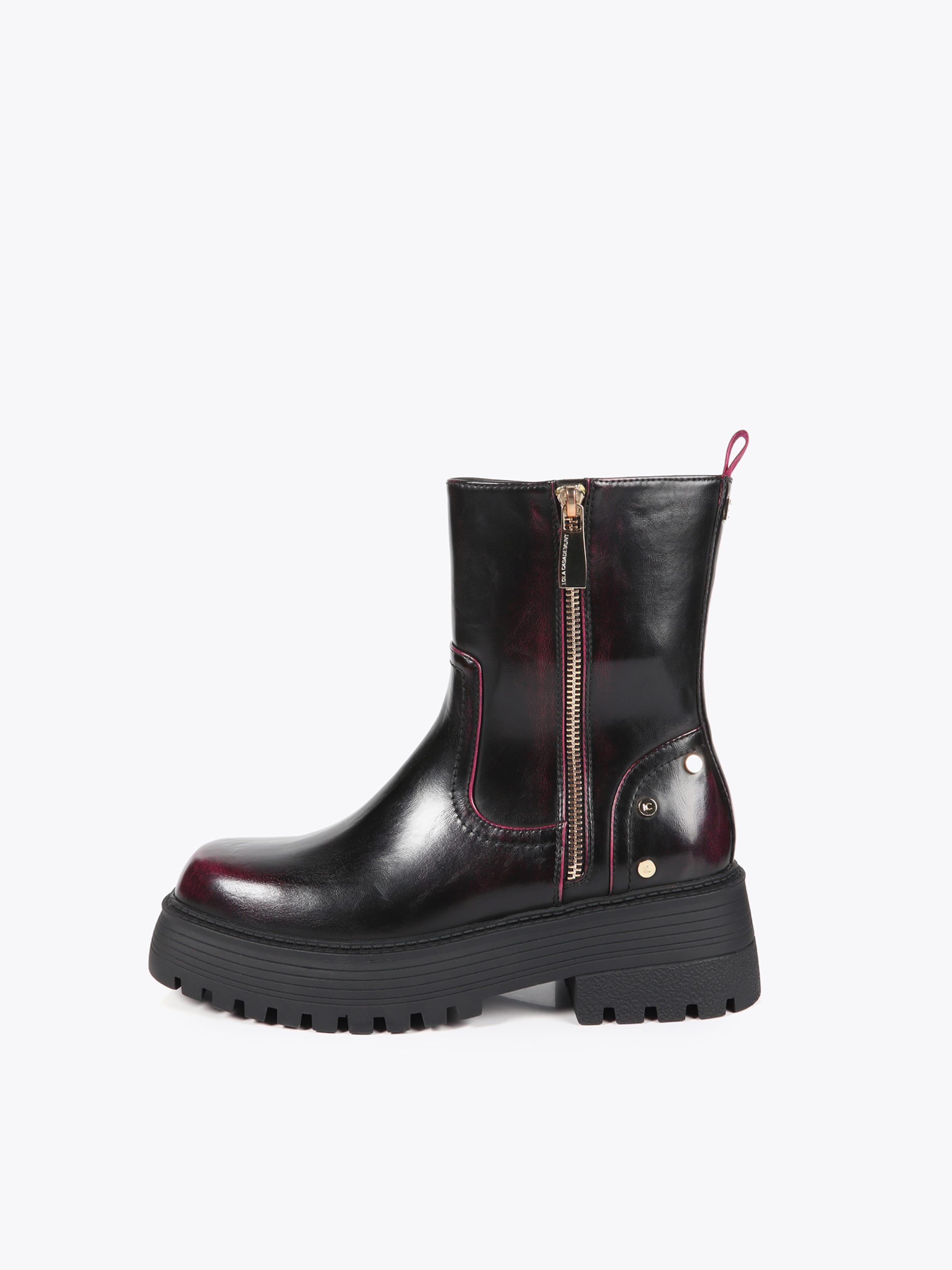 Lola Casademunt Боти до глезена в червено: отпред