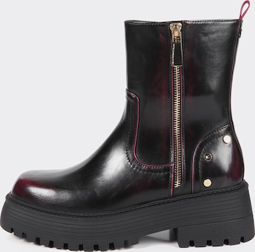 raudona Lola Casademunt Kulkšnis dengiantys batai: priekis