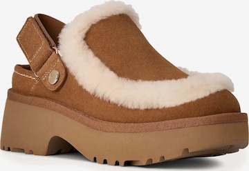 UGG Clog 'Esmee' in Braun: Vorderseite