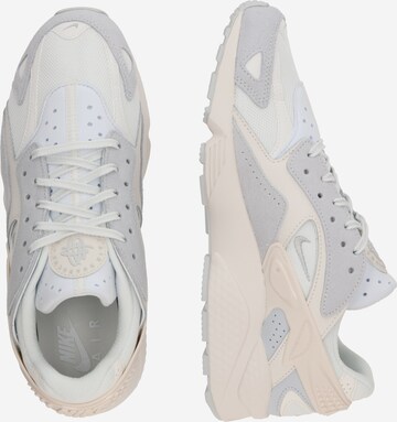 Baskets basses 'AIR HUARACHE' Nike Sportswear en blanc