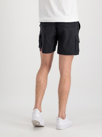 Regular Pantaloni cu buzunare de la ALPHA INDUSTRIES pe negru