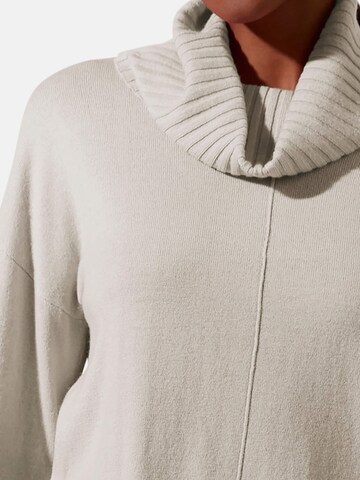 MADELEINE Sweater in Grey