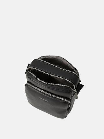Calvin Klein Сумка через плечо 'RAISED POCKET REPORTER TRACOLLINA' в Черный