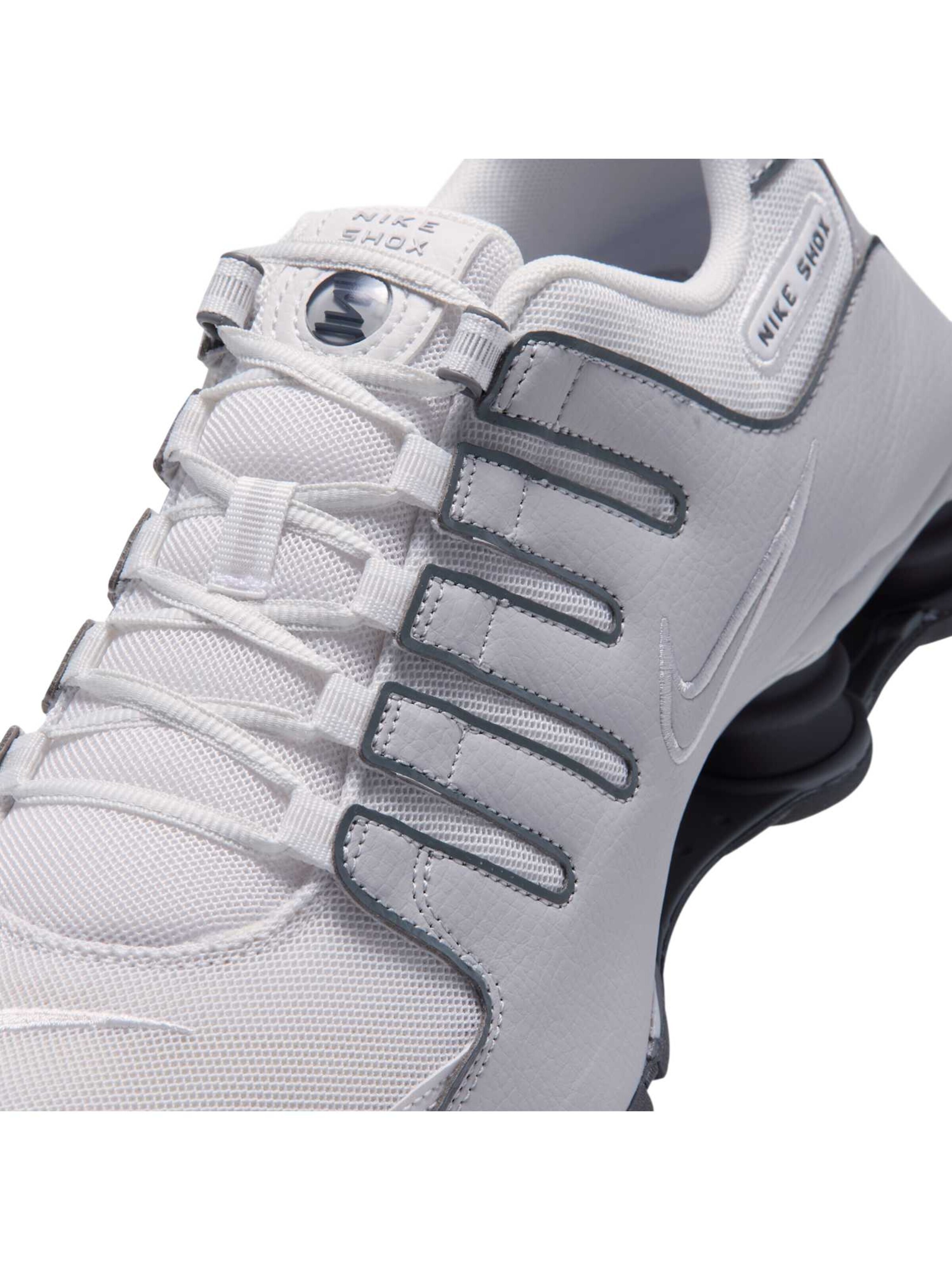 NIKESportske cipele na vezanje 'SHOX NZ' - bijela boja