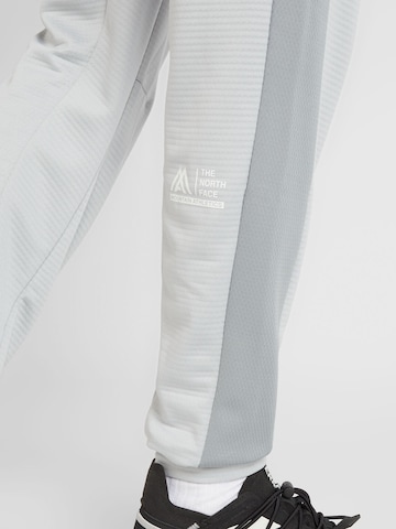 THE NORTH FACE Tapered Sporthose in Grau