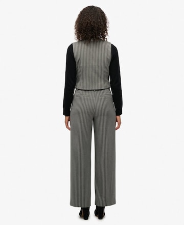 Loosefit Pantalon à pince Superdry en gris