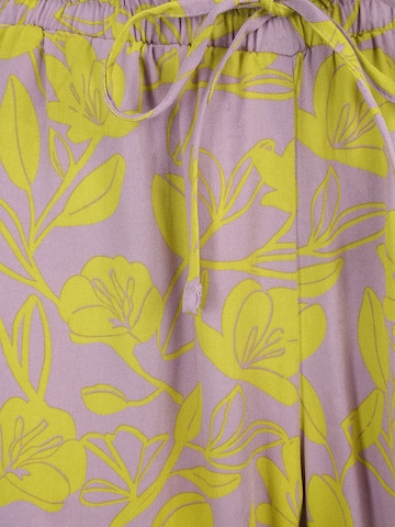 mazine Loosefit Shorts 'Palm Cove Printed' in Gelb