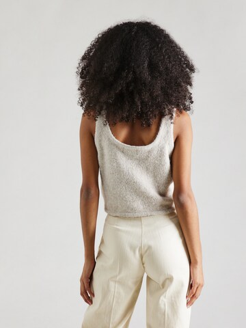 Tops en tricot 'PCRUNO' PIECES en gris