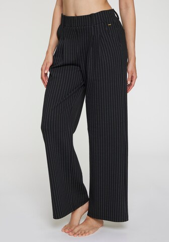LASCANA Loose fit Pleat-Front Pants in Black: front