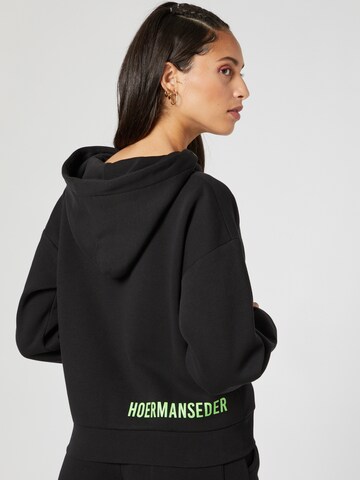 Hoermanseder x About You Sweatshirt 'Polly' in Schwarz