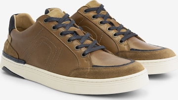 Travelin Sneakers laag 'Hagley' in Bruin